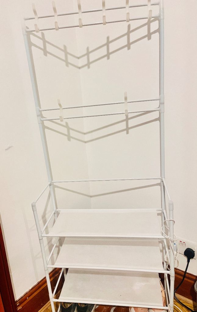 Shoe rack with hanging rails 