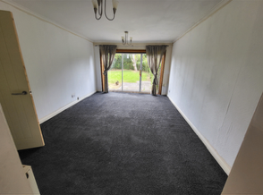 Fantastic, 2 bedroom, lower villa in Balerno, unfurnished – available October