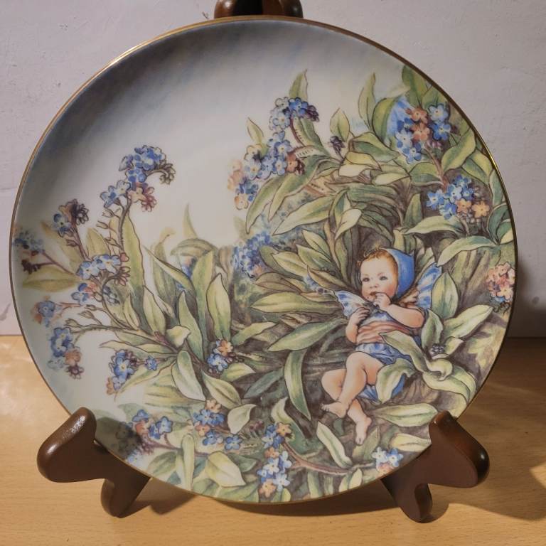 Border Fine Bone China Plate from the Festival of Fairies Collection j1