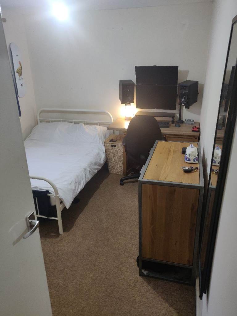 North Whitehawk, short term single room to let in house share 