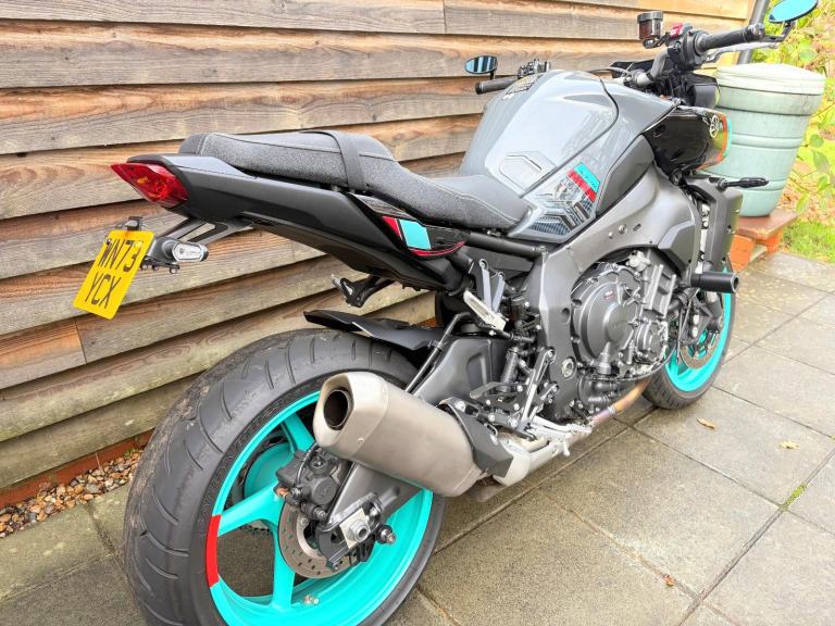 2023 / 73 Yamaha MT10 £10000 Grey 5978 miles.