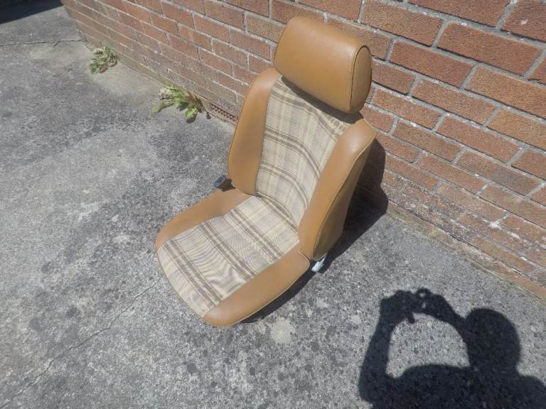 Triumph TR7 Driver / Passenger seat including floor rails.