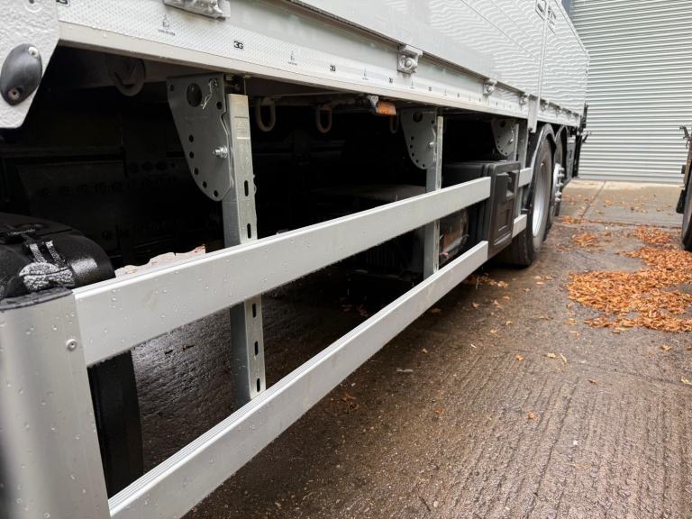 2014 DAF CF 330 DROPSIDE WITH HMF 1420 FOLD AWAY CRANE 