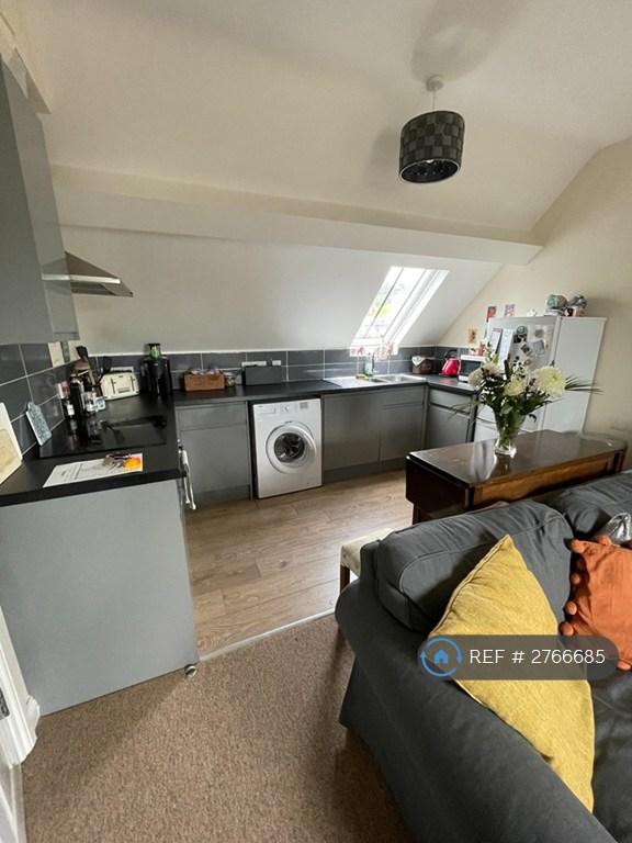 2 bedroom flat in Haberfield House, Bristol, BS8 (2 bed) (#2766685)