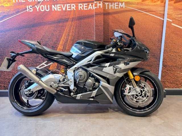 2020 TRIUMPH DAYTONA MOTO2 765