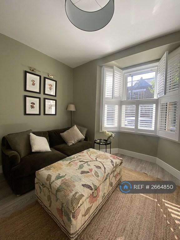 1 bedroom flat in Fourth Avenue, London, W10 (1 bed) (#2664850)