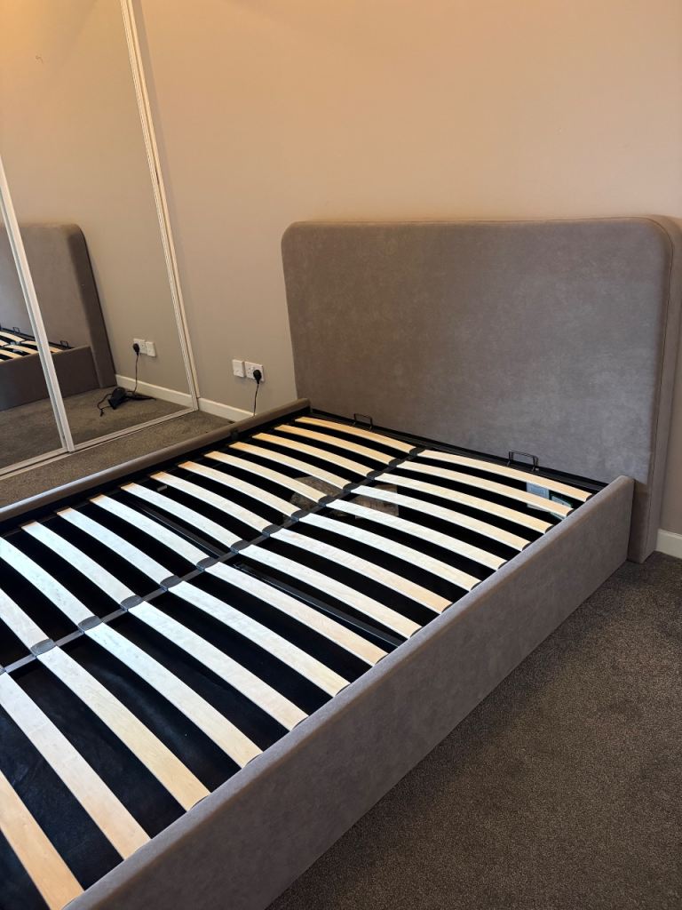 (Price reduction) DUSK Ascot Ottoman Storage King Bed Frame – £150 ONO