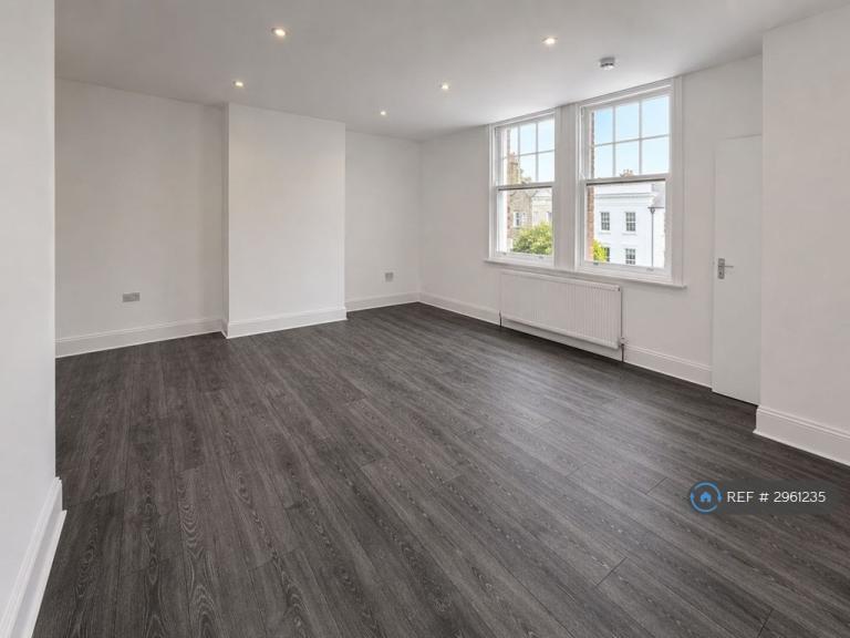 1 bedroom in High Road, London, N12 (#2961235)