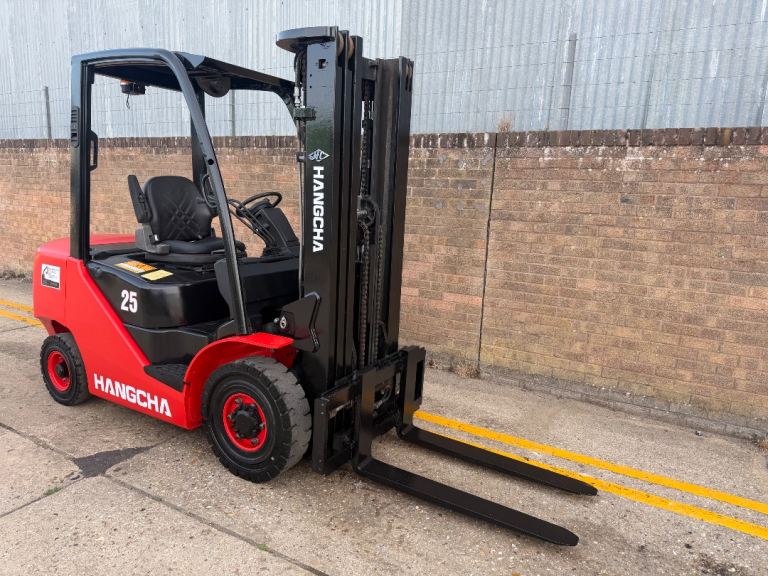 2017 HC 2.5t diesel forklift, container spec triple mast with sideshift 