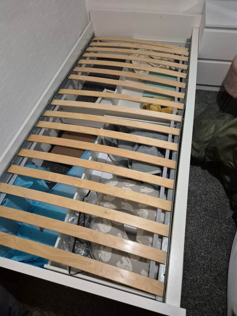 image for Single bed with draws damaged