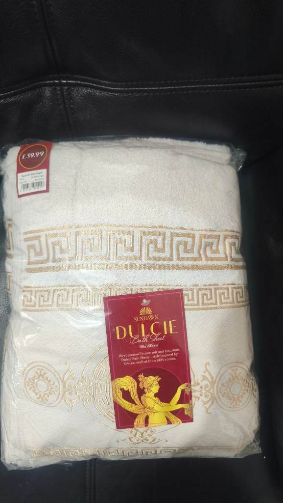 Pack of X3 Jumbo XL Bath Sheets, White and Gold, New With Tags