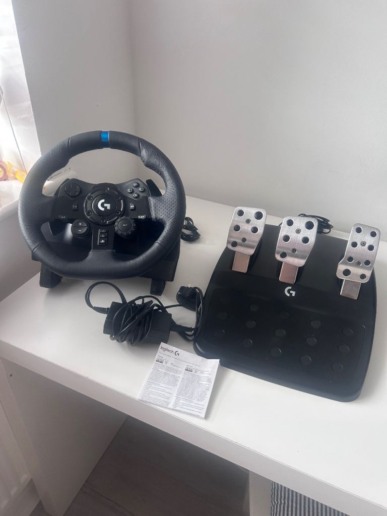 Steering wheel and footpad 