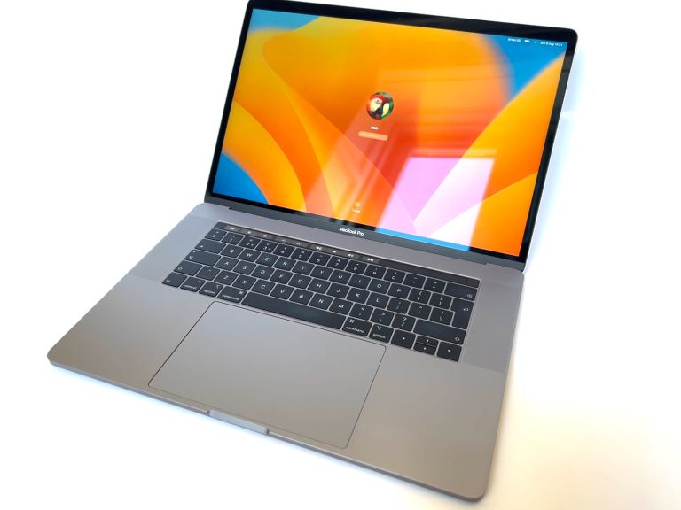 Apple MacBook Pro 15” Intel i7 16GB RAM 512GB SSD Touchbar Laptop A1707