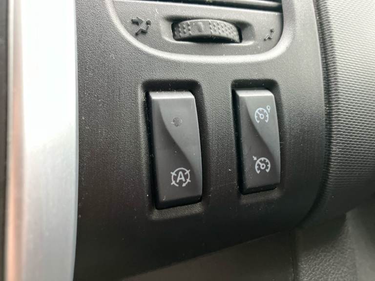 2020 Renault Trafic LL30 ENERGY dCi 120 Sport Nav 9 Seater Standard Roof Minibus DIESEL Manual