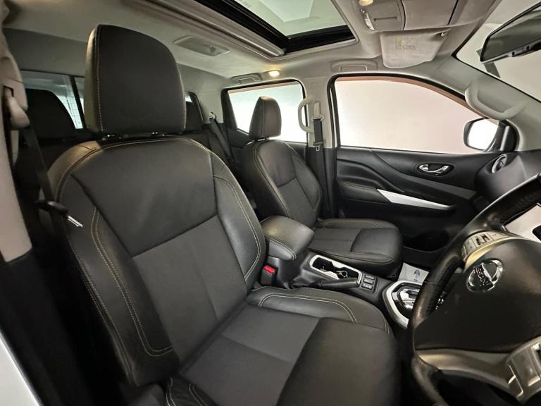 2018 Nissan Navara 2.3 dCi N-Guard Auto 4WD Euro 6 4dr PICK UP Diesel Automatic