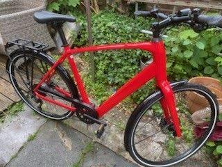 AS NEW VIPER RED TREK HYBRID CITY BIKE £750 ONO (RRP £2000)