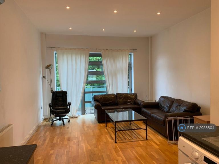 2 bedroom flat in Rotherhithe St, London, SE16 (2 bed) (#2935504)