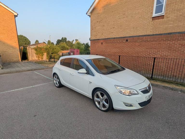 Vauxhall Astra 1.4t SRI , Hatchback, 2010, Manual 6 SPEED 1364 (cc), 5 doors