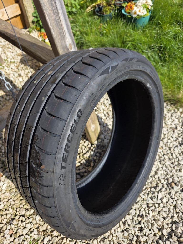 Car tyres 