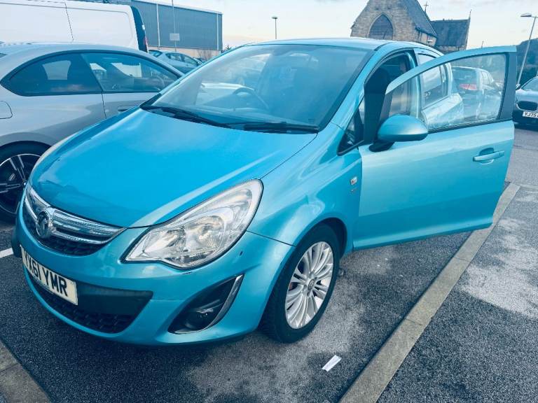 CORSA 1.4 AUTOMATIC - HEATED SEATS & STEERING WHEEL, PARKING SENSORS