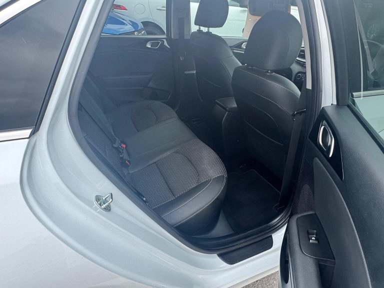 KIA CEED 1.6 CRDi 3 White Manual Diesel 2018