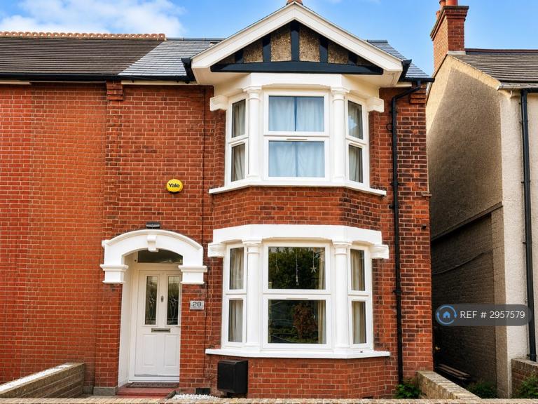 5 bedroom house in Melrose Road, Pinner, HA5 (5 bed) (#2957579)