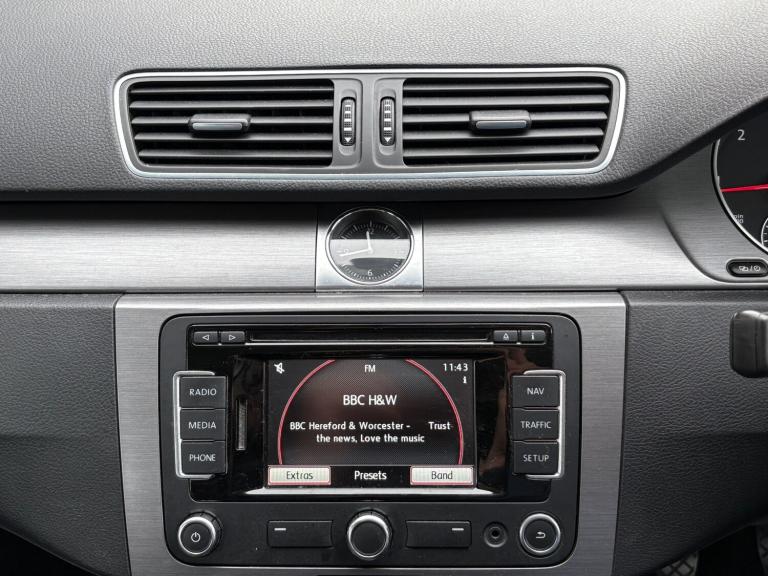 2013 Volkswagen Passat 2.0 TDI BMT Highline 5dr ++ 11 VW SERVICES / 35 TAX / SAT NAV / DAB ++ EST...