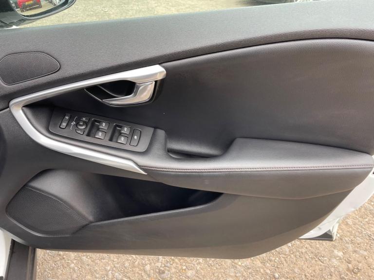 2014 Volvo V40 Cross Country 1.6 D2 Lux Powershift Euro 5 (s/s) 5dr Diesel