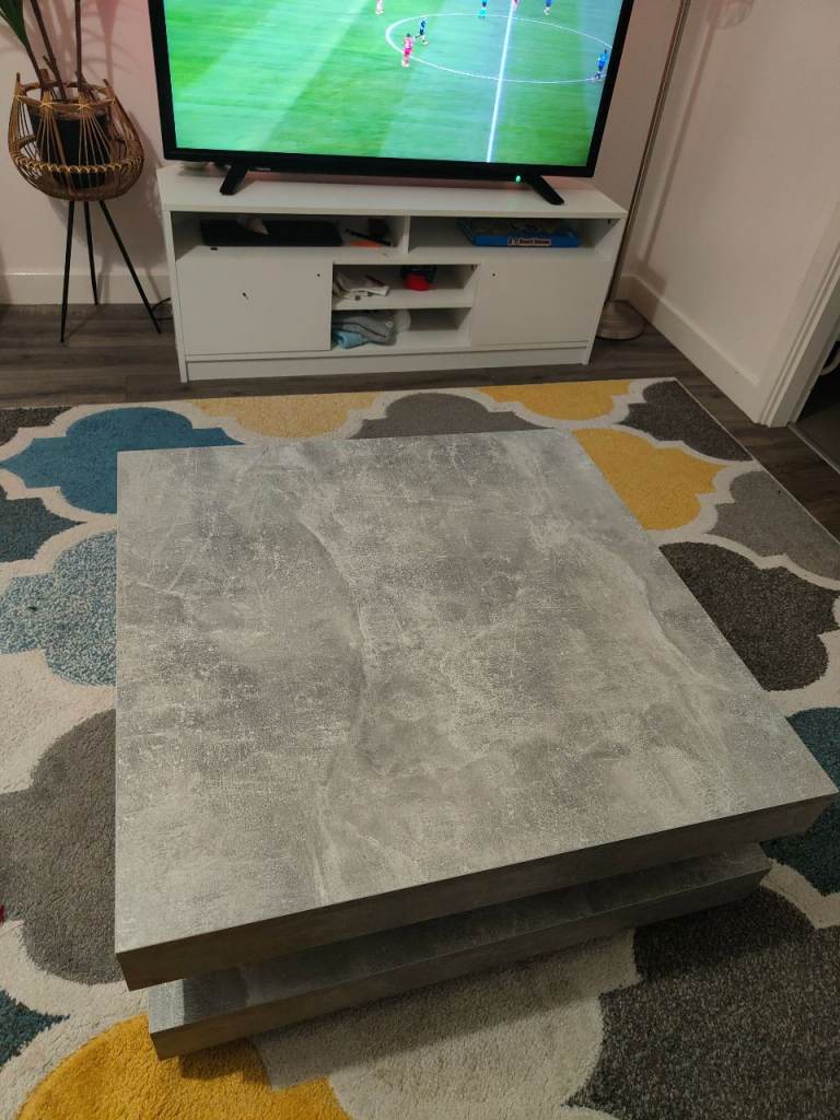 Spinning coffee table