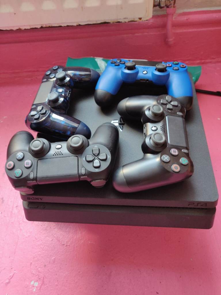 PS4 1TB 4 wireless controllers including power cable missing scart connector and wire 