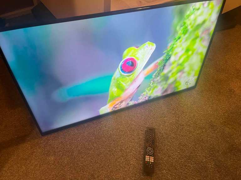 Ex display 43 inch Polaroid smart tv with wi fi immaculate like new RRP £229