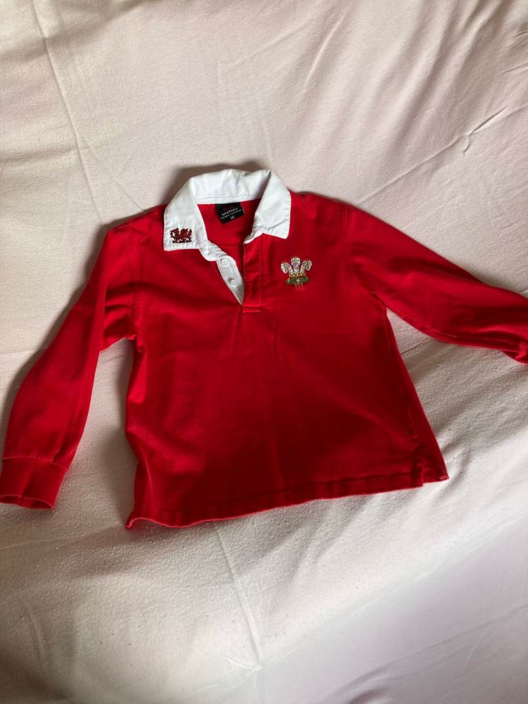 Wales top, ‘small boys’ (aprox aged 6-7 years)