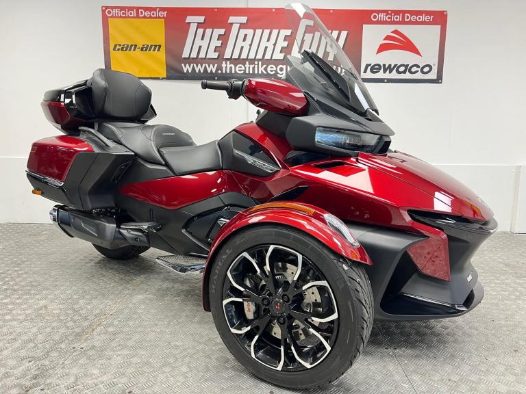 2021 CAN-AM SPYDER RT LIMITED SEMI AUTOMATIC TRIKE - ONLY 400 MILES