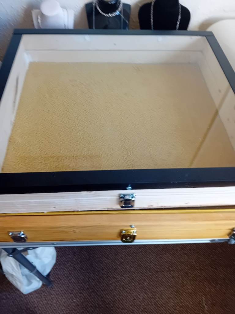 Table top display case. new.