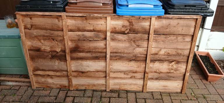 6x3 foot fence panel and base