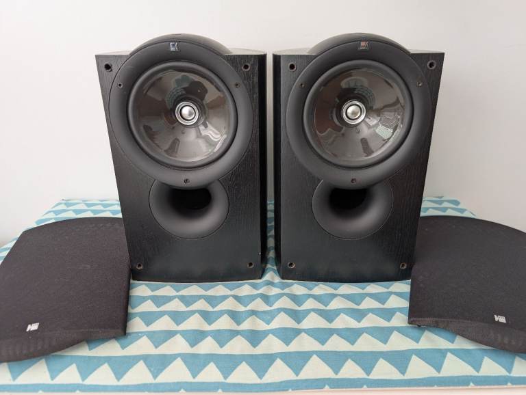 KEF Q1 speakers