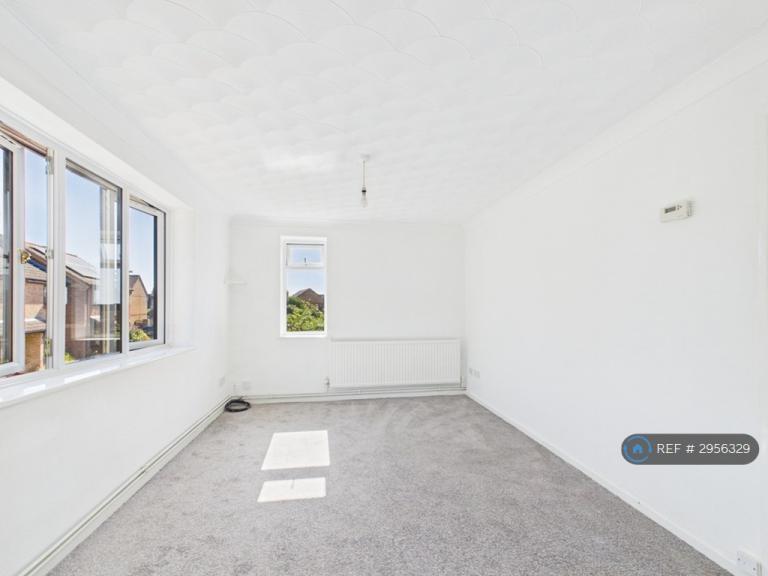 1 bedroom flat in Benslys Drift, Halesworth, IP19 (1 bed) (#2956329)