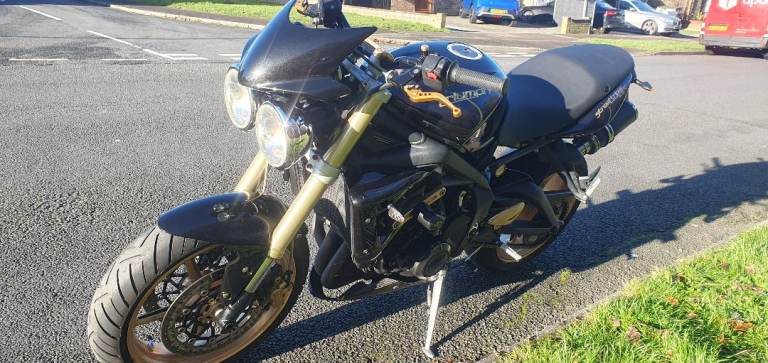 2011 TRIUMPH STREET TRIPLE 675 STUNNING BIKE