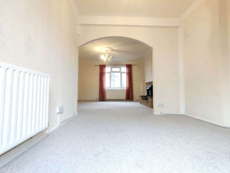 3 BED HOUSE IN MORDEN 1899PCM- DSS ND STUDENT WELCOME