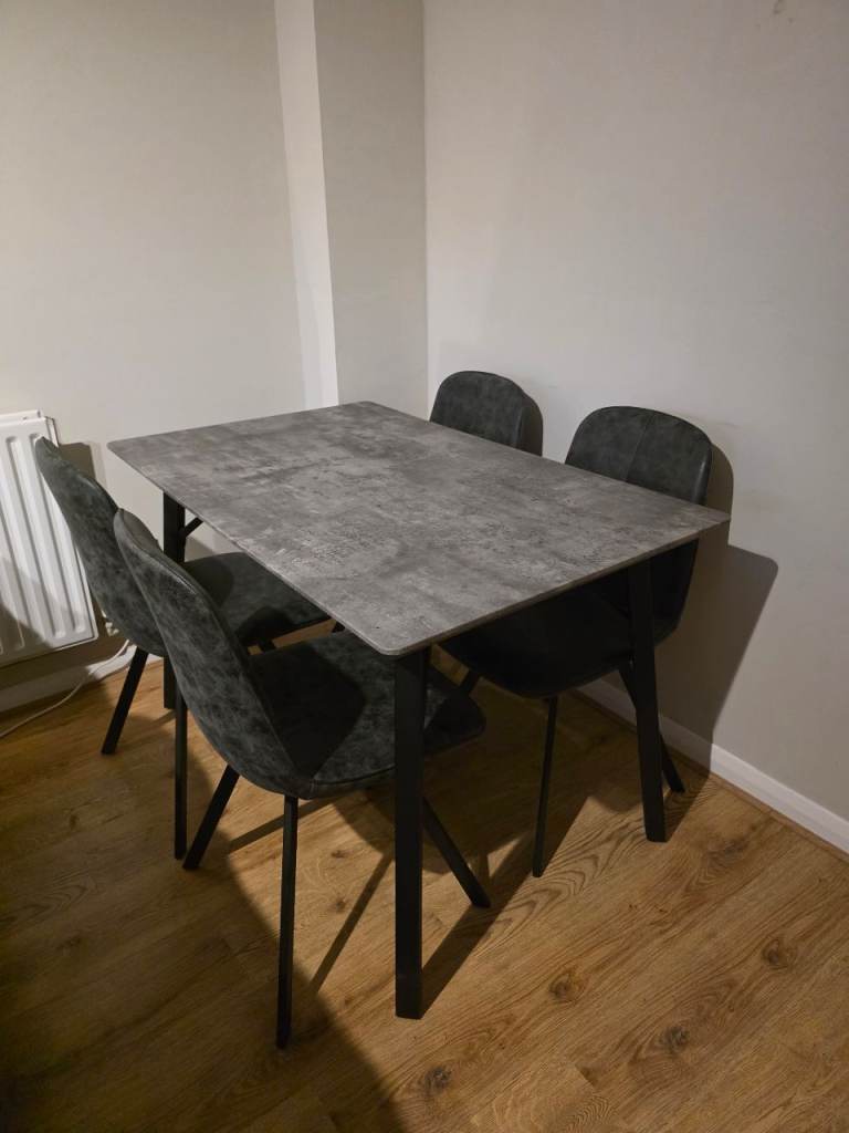 Dining room table and 4 chairs 