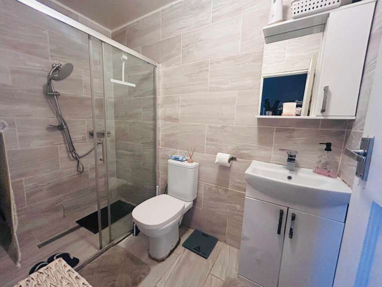 Converted bed flat to rent in between Gidea park and Haroldwood