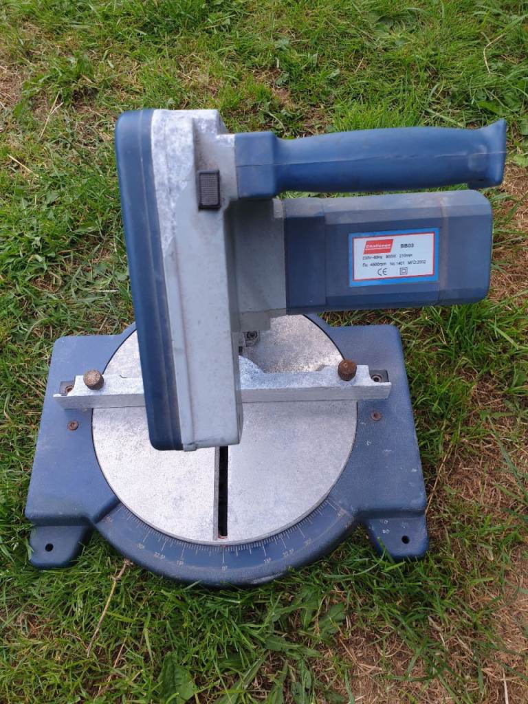CHALLENGE 800W 210MM BLADE COMPOUND MITRE SAW IN GOOD WORKING ORDER + CAN BE SEEN WORKING