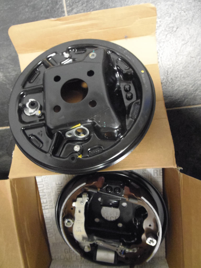 Brand new genuine Dacia Duster rear brakes, complete assembly for both sides