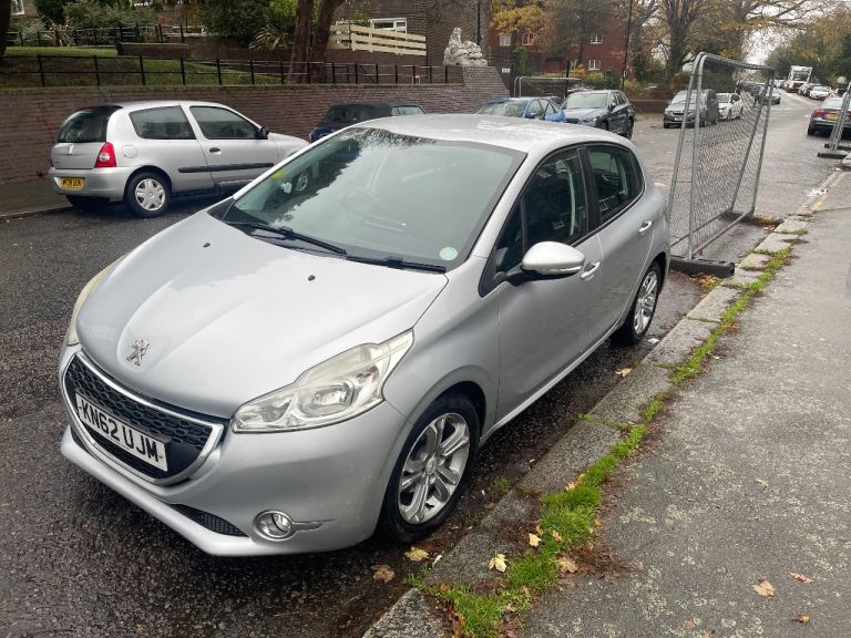Peugeot, 208, Hatchback, 2012, Manual, 1199 (cc), 5 doors
