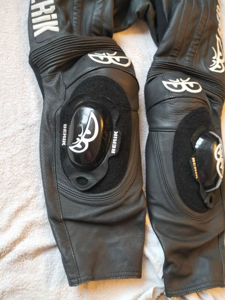 Berik Ls2-8323 2pc Leather Mens Motorcycle Suit Size Medium 32" Waist 42" Chest