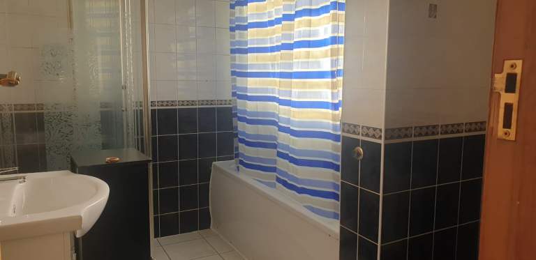 4 bedroom house + through lounge + separate kitchen + drive way parking - HA3 available   