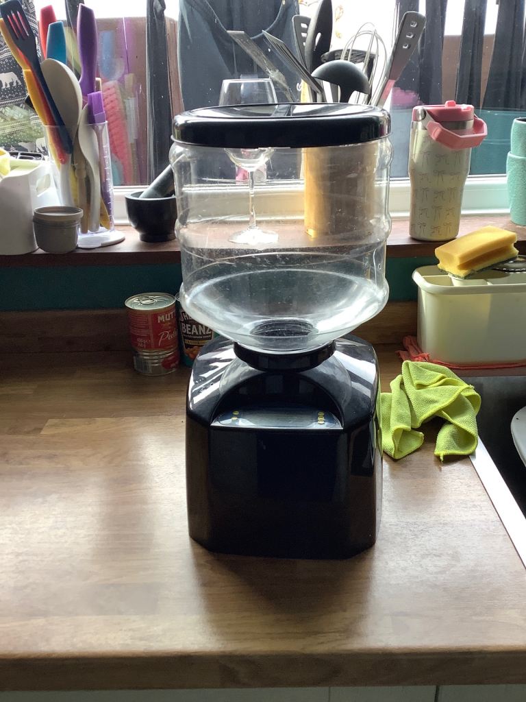 Automatic pet feeder