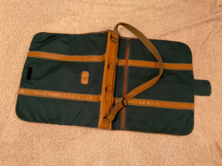 Suit garment carrier