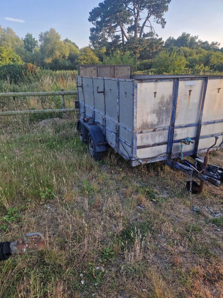 Twin axle trailer