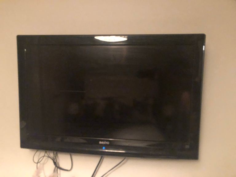 Sanyo  32 inch TV